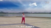 钊瑜学跳扇舞