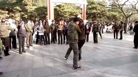 陶然亭桥头水兵舞示范