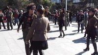 陶然亭水兵舞张老师在指导