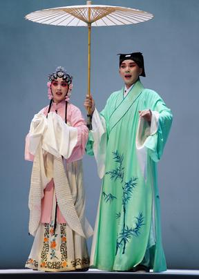 昆剧《拜月亭》是我国古老的四大南戏之一