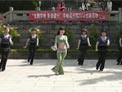 动动广场舞看了你一眼