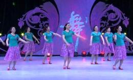 杨艺青儿广场舞《爱情当游戏》