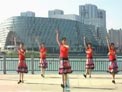 青儿广场舞唱着情歌流着泪