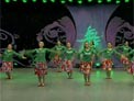 杨艺广场舞女孩担水