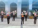 高安子君广场舞马背上的太阳