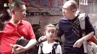 乞丐吃包