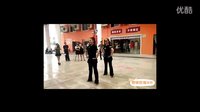 边走边舞—马王爷组合现场表演北京水兵舞第