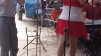 漂亮的女唢呐手