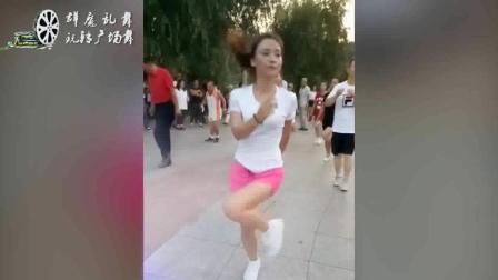 广场舞最爱的白衣气质美女跳起动感舞姿