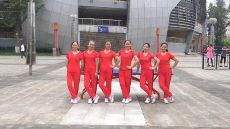 国庆节就跳这支健身操 中老年都能跳的广场