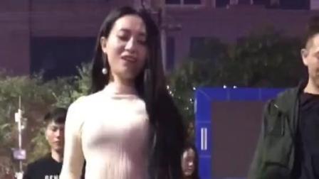 广场舞三姐和老公一起来跳广场舞