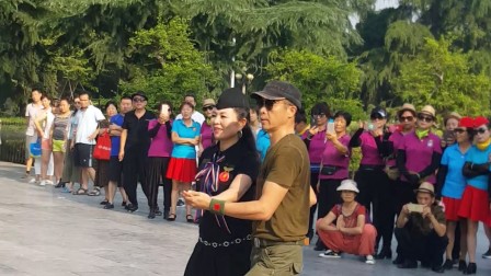 北京陶然亭水兵舞高清