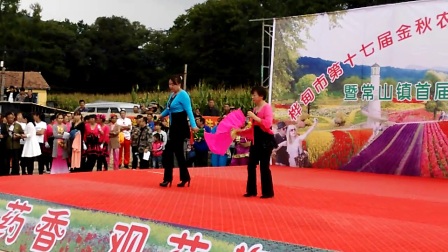 常山镇大河村李建华 仲玉萍表演的二人转小