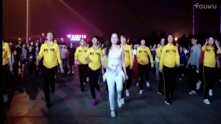 青青世界广场舞《夜晚鬼步跳不停》广场式的