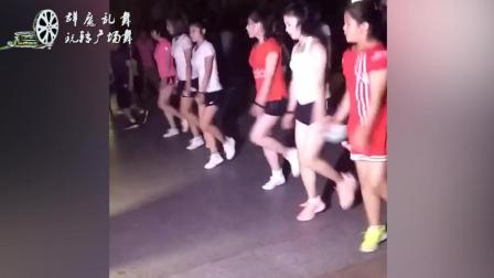 广场舞 最具气质的辣妈跳起齐刷刷的舞步