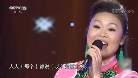 草帽姐央视舞台上演唱歌《沂蒙山小调》唱的