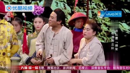 二人转舞台上总能引人爆笑的鬼马女孩