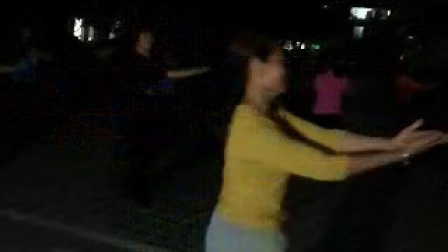 凤舞飞扬舞蹈队正在学习琼剧节目