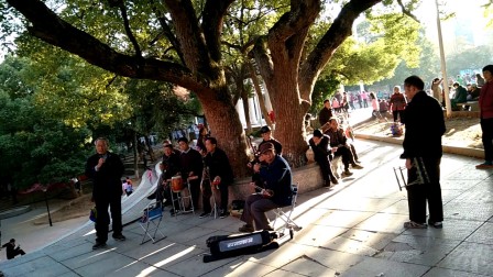 广场赣剧表演3