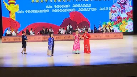 著名评剧表演艺术家刘秀荣回家乡携弟子共同