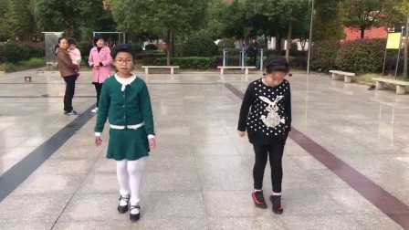 糖豆广场舞小美女鬼步舞