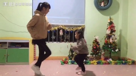 2017年高殿中心幼儿园小段亲子早操视频