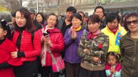 全国各地水兵舞爱好者到陶然亭公园北门进行