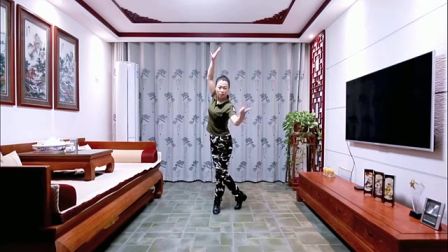 云裳广场舞《唱不完的情歌》分解