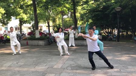 吴博士演示24式太极拳
