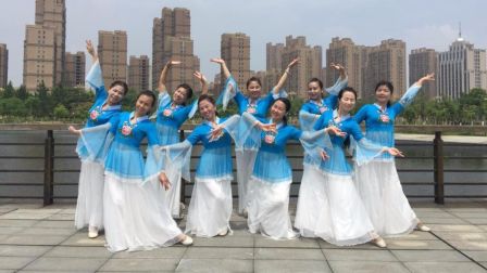 応子广场舞《玉茗花开》携临川碧水蓝天舞队演绎下载