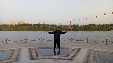 张建中学习健身气功八段锦的视频
