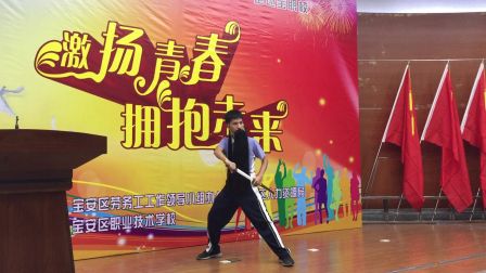庄恭湛同学表演的白字戏《秦香莲 杀庙》选