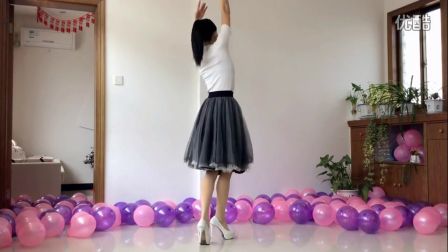 新生代广场舞 初恋的姑娘（好听到爆 火了）编舞
