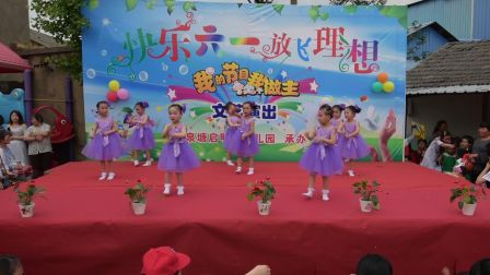 幼儿舞蹈《清早听到公鸡叫》超清下载