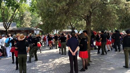 北京陶然亭公园水兵舞俱乐部