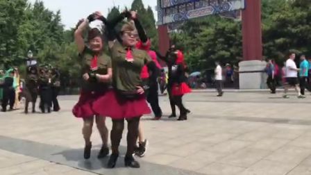 陶然亭桥头水兵舞一托二（1）