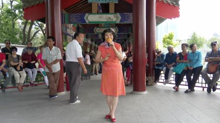 陈女士演唱评剧小女婿选段