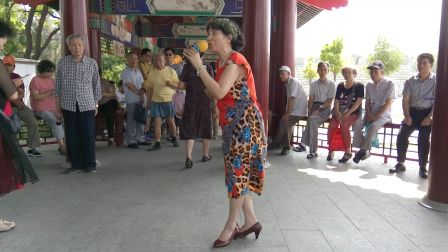 陈女士演唱评剧谢瑶环选段一呼听得堂上一声
