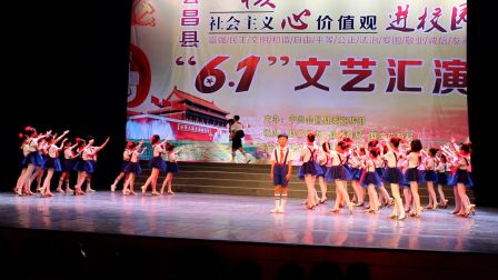 赣州市会昌小学校园情景剧《谁最美》