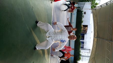 李名煌演练八段锦