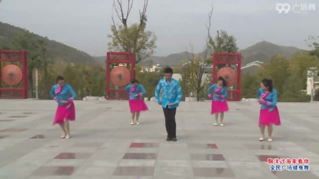 《小苹果》筷子兄弟现场版王广成广场舞踩踩