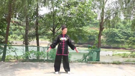 健身气功八段锦表演者曹操斌