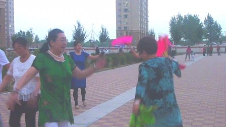 6 21晚辽河佳苑大秧歌舞舞1
