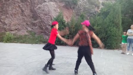 徒儿雪儿陶然亭水兵舞十套VID20170619