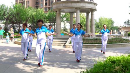 《感觉自己萌萌哒》林荫大道小区广场舞教学