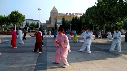 周玉华老师演练吴式83式太极拳
