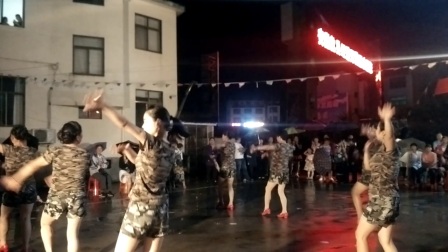 小玲珑广场舞《再唱山歌给党听》