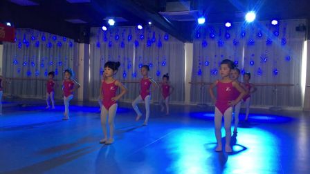 幼儿小朋友舞蹈演出