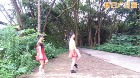 玲珑姐妹广场舞《十个群主九个坏》