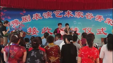 这个老妇人唱的莲花落简直绝了 笑死我了